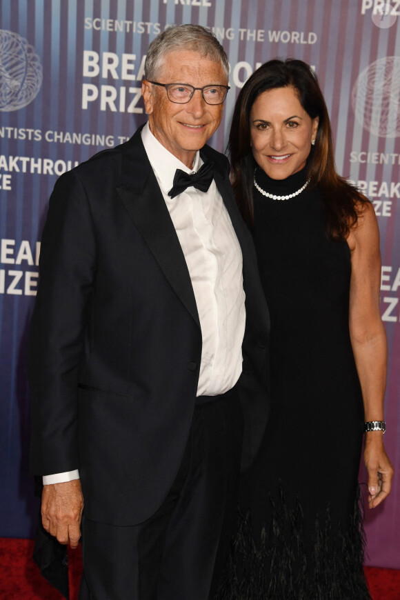 Bill Gates et Paula Hurd à la 10e cérémonie du Breakthrough Prize le 13 avril 2024 à Los Angeles.