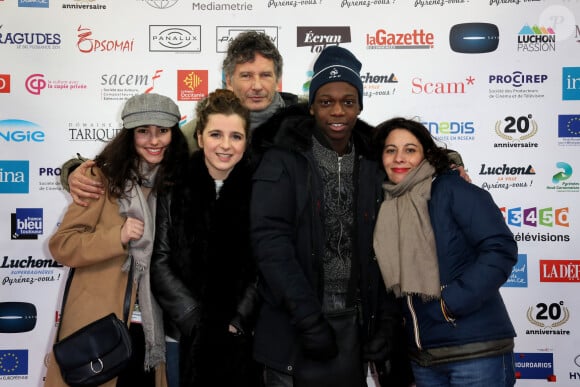 L'equipe de la serie " Les Bracelets Rouges ", Esther Valding, Louna Espinosa, Diabate Azize, Cecile Rebboah, Nicolas Cuche, et Veronique Marchat participent au 20 eme anniversaire du Festival des creations televisuelles le 8 Fevrier 2018 à Luchon. © Patrick Bernard/Bestimage