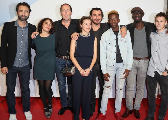 Michaël Youn, Audran Cattin, Cécile Rebboah,Jean-Francois Cayrey, Abdoulayre-Azize, Louna Espinosa, Mathieu Madénian, Ester Valding et Diouc Koma à la première de "Les Bracelets Rouges" lors de la 19ème édition du Festival de la Fiction TV de la Rochelle, le 14 septembre 2017. © Patrick Bernard/Bestimage