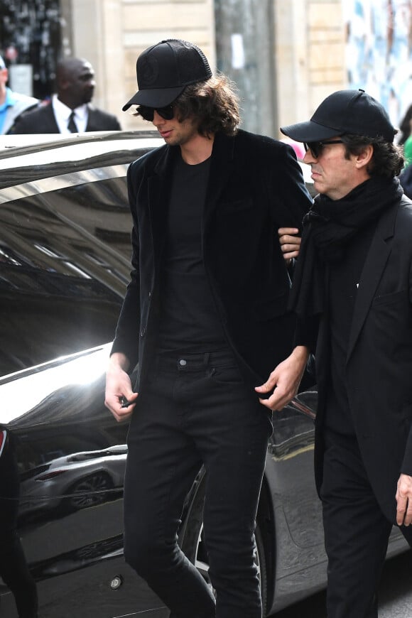 Diego Le Fur et Jérome Dernis - Arrivées aux obsèques de Jean-Yves Le Fur en l'église Saint-Roch à Paris, le 6 avril 2024.
