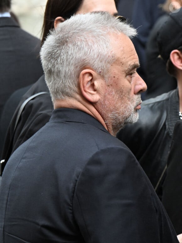 Luc Besson - Sortie des obsèques de Jean-Yves Le Fur en l'église Saint-Roch à Paris, le 6 avril 2024. 