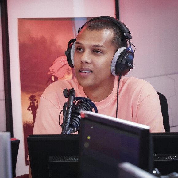 De quoi certainement rassurer ses fans.
Exclusif - Stromae - Emission "Le Morning Sans Filtre" sur Virgin Radio diffusé en direct de 6h à 9h30, Paris le 29 septembre 2022. © Jack Tribeca / Bestimage 