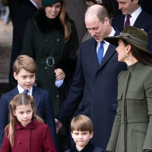 Le prince William, prince de Galles, Catherine (Kate) Middleton, princesse de Galles, le prince George de Galles, la princesse Charlotte de Galles, et le prince Louis de Galles - La famille royale d'Angleterre assiste au service religieux de Noël à l'église St Mary Magdalene à Sandringham, Norfolk, Royaume Uni, le 25 décembre 2022. 