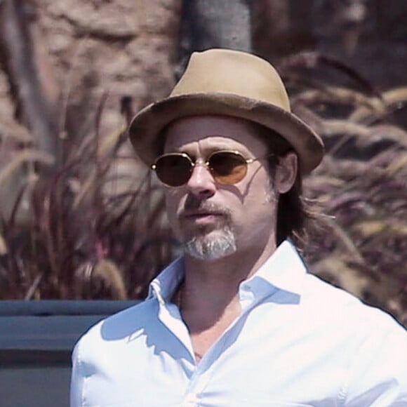 Brad Pitt et Angelina Jolie font du shopping avec leurs enfants Shiloh et Pax à Glendale. Le 10 juillet 2015.