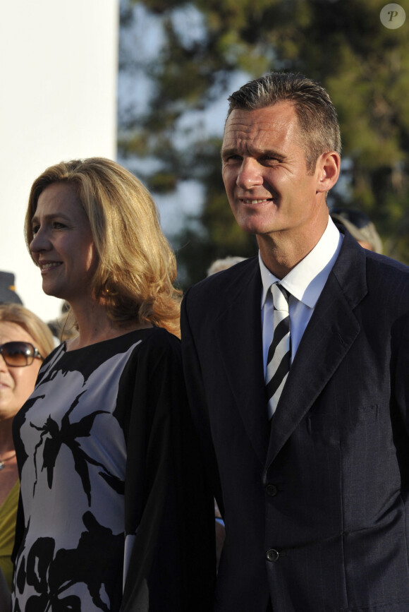 La princesse Cristina d'Espagne et Don Inaki Urdangarin assistent au mariage du prince Nikolaos de Grèce et de Tatiana Blatnik à l'église orthodoxe d'Ayios Nikolaos (Saint Nikolaos) sur l'île de Spetses, en Grèce, le 25 août 2010. Photo par Christophe Guibbaud/ABACAPRESS.COM