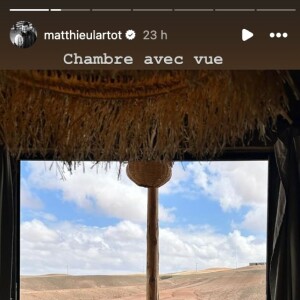 Le principal intéressé et sa jolie famille se sont d'ailleurs offert une belle immersion dans le désert d'Agafay niché à une trentaine de kilomètres de Marrakech : preuve à l'appui !
(Matthieu Lartot et son clan - Capture Instagram)