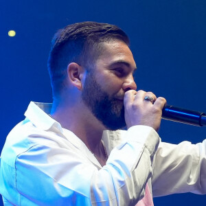 Le chanteur Kendji Girac sur la scène du Rugby Music Live devant 8000 spectateurs qui ont fait un don pour 3 associations : MBM (Manifestation de Bienveillance pour enfants Malade), les Zèbres (Moments de réconfort pour les enfants hospitalisés) et la fondation OVE ((enfants orphelins et démunis) à Lyon, le 13/05/2023. © Sandrine Thesillat / Panoramic / Bestimage