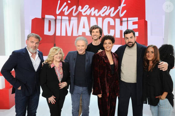 Exclusif - Clovis Cornillac, Nicoletta, Michel Drucker, David Jarre, Nawell Madani, Artus et Alice Belaidi - Enregistrement de l'émission "Vivement dimanche" au studio Gabriel à Paris, le 17 avril 2024, présentée par M.Drucker, et diffusée le 28 avril 2024 sur France 3. © Guillaume Gaffiot / Bestimage