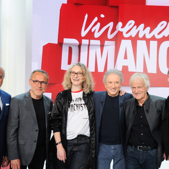 Exclusif - Jean Abitbol, Emmanuel Chaunu, Corinne Masiero, Michel Drucker, Dave et Patrick Loiseau - Enregistrement de l'émission "Vivement dimanche" au studio Gabriel à Paris, le 17 avril 2024, présentée par M.Drucker, et diffusée le 28 avril 2024 sur France 3. © Guillaume Gaffiot / Bestimage