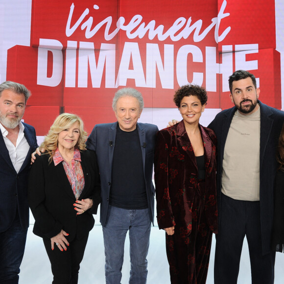 Exclusif - Clovis Cornillac, Nicoletta, Michel Drucker, David Jarre, Nawell Madani, Artus et Alice Belaidi - Enregistrement de l'émission "Vivement dimanche" au studio Gabriel à Paris, le 17 avril 2024, présentée par M.Drucker, et diffusée le 28 avril 2024 sur France 3. © Guillaume Gaffiot / Bestimage