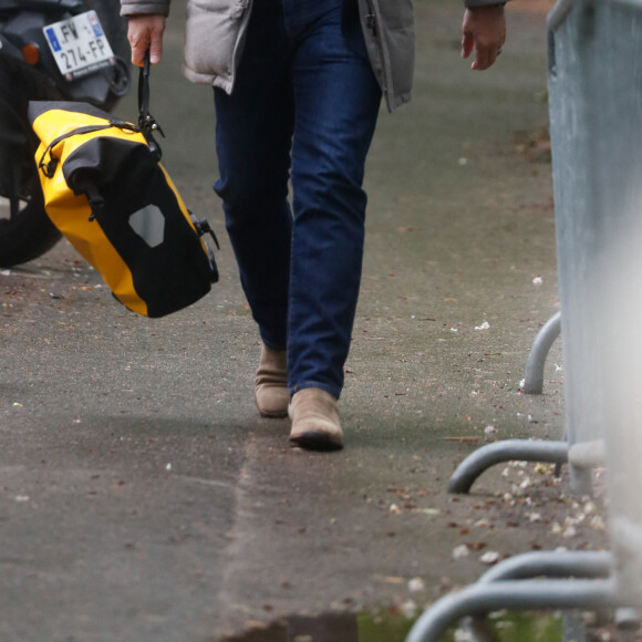 Clovis Cornillac - Arrivées à l'enregistrement de l'émission Vivement dimanche au studio Gabriel à Paris, France, le 17 avril 2024, diffusée le 28 avril 2024 sur France 3. © Christophe Clovis/Bestimage