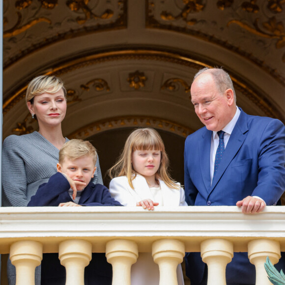 Le prince Albert II de Monaco, la princesse Charlène de Monaco et leurs enfants, le prince Jacques de Monaco, marquis des Baux, et la princesse Gabriella de Monaco, comtesse de Carladès - Le prince de Monaco fête son anniversaire (66 ans) en famille sur la Place du Palais princier de Monaco. © Claudia Albuquerque/Bestimage