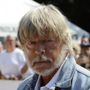 Renaud vient de se marier avec Cerise.
Le chanteur Renaud - Tournoi de pétanque Grand Prix des Personnalités d 'Isle sur la Sorgue dans le Vaucluse. © Eric Etten / Bestimage