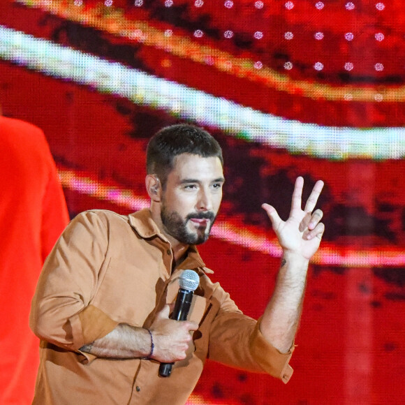 Sur des photos Instagram, il affiche son nouveau tatouage dorsal.
Enregistrement de l'émission "La Chanson de l'Année 2022" à Toulon, diffusée le 4 juin sur TF1. © Bruno Bebert-Jean-René Santini / Bestimage 