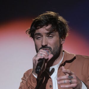 Ce n'est pas son premier tatouage, puisque le chanteur en possède une dizaine sur tout le corps.
Enregistrement de la 2ᵉ partie de l'émission "La Chanson secrète 11" à Paris, diffusée le 24 juin sur TF1. © Cyril Moreau / Bestimage 