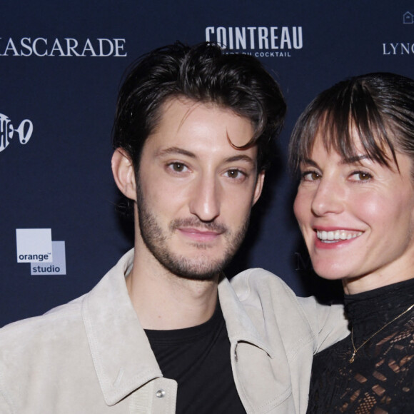 Exclusif - Pierre Niney et sa femme Natasha Andrews - After party du film Mascarade au club privé NO.PI à Paris le 20 octobre 2022. © Rachid Bellak / Bestimage 