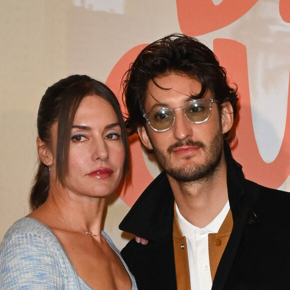Natasha Andrews et son mari Pierre Niney - Avant-première du film "Les Bad Guys" au cinéma Publicis à Paris. Le 1er avril 2022 © Coadic Guirec / Bestimage 