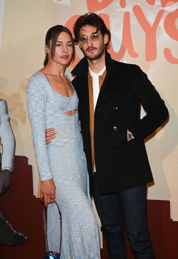 Et c'est elle qui a dévoilé quelques clichés sur son compte Instagram.
Natasha Andrews et son mari Pierre Niney - Avant-première du film "Les Bad Guys" au cinéma Publicis à Paris. Le 1er avril 2022 © Coadic Guirec / Bestimage 