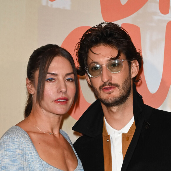 Et c'est elle qui a dévoilé quelques clichés sur son compte Instagram.
Natasha Andrews et son mari Pierre Niney - Avant-première du film "Les Bad Guys" au cinéma Publicis à Paris. Le 1er avril 2022 © Coadic Guirec / Bestimage 