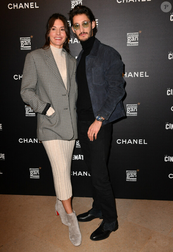 Vu l'énergie de Billie, en tout cas, le couple ne doit pas s'ennuyer !
Pierre Niney et sa femme Natasha Andrew - Avant première du film "Amants" lors de la soirée d'ouverture de la rétrospective Nicole Garcia à la cinémathèque française à Paris le 15 novembre 2021. © Veeren/Bestimage