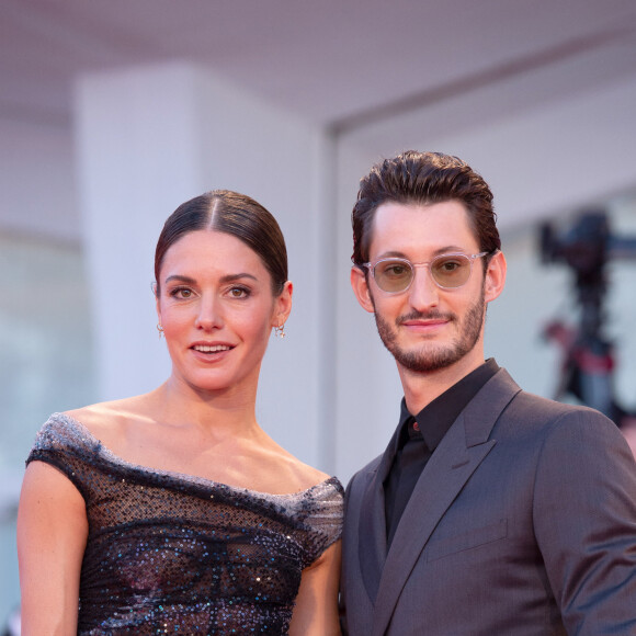 Pierre Niney et sa femme Natasha Andrews - Red carpet du film "Amants" lors de la 77ème édition du Festival international du film de Venise, la Mostra le 3 septembre 2020. © Imagespace via ZUMA Wire / Bestimage