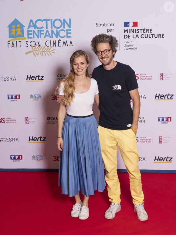 Alice Raucoules et son compagnon Augustin Petit, alias Gus (Illusionniste) - 6éme édition "Action Enfance fait son cinéma" au Grand Rex à Paris le 12 juin 2023. Depuis plus de 60 ans, la Fondation Action Enfance a pour mission d'accueillir, de protéger et d'éduquer des frères et soeurs en danger, de la petite enfance à la vie adulte, séparés de leurs parents sur décision du Juge des enfants. © Pierre Perusseau/Bestimage