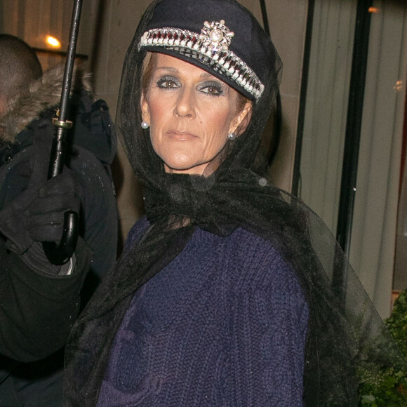 Céline Dion quitte l'hôtel Plaza Athénée après avoir tourné une publicité pour l'Oréal à Paris le 29 janier 2019. 
