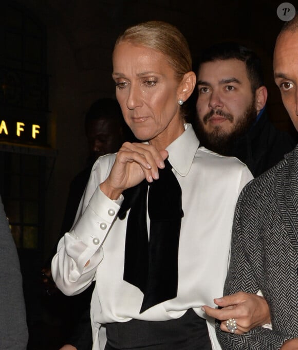 En effet, la veuve de René Angelil a frôlé la mort alors qu'elle n'avait que 2 ans.
Céline Dion à la sortie du défilé Giorgio Armani Privé à l'hôtel d'Evreux lors de la Fashion Week Haute Couture collection printemps/été 2019 de Paris, France, le 22 janvier 2019. 