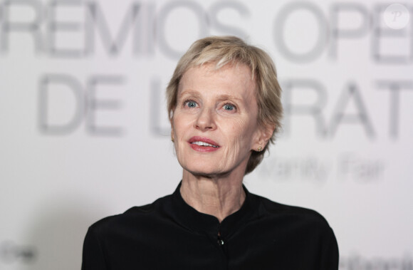 Elle s'est indignée de voir qu'une proche avait annoncé en premier la mort de son époux
L'écrivaine américaine Siri Hustvedt (femme de Paul Auster) reçoit le prix Openbank Literature Award 2024 décerné par Vanity Fair à l'hôtel Mandarin Oriental Ritz à Madrid le 12 mars 2024.