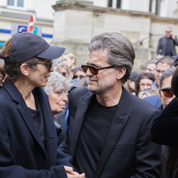 Karen Mulder, Maïwenn - Sortie des obsèques de Jean-Yves Le Fur en l'église Saint-Roch à Paris, le 6 avril 2024. © Cyril Moreau-Dominique Jacovides/Bestimage 