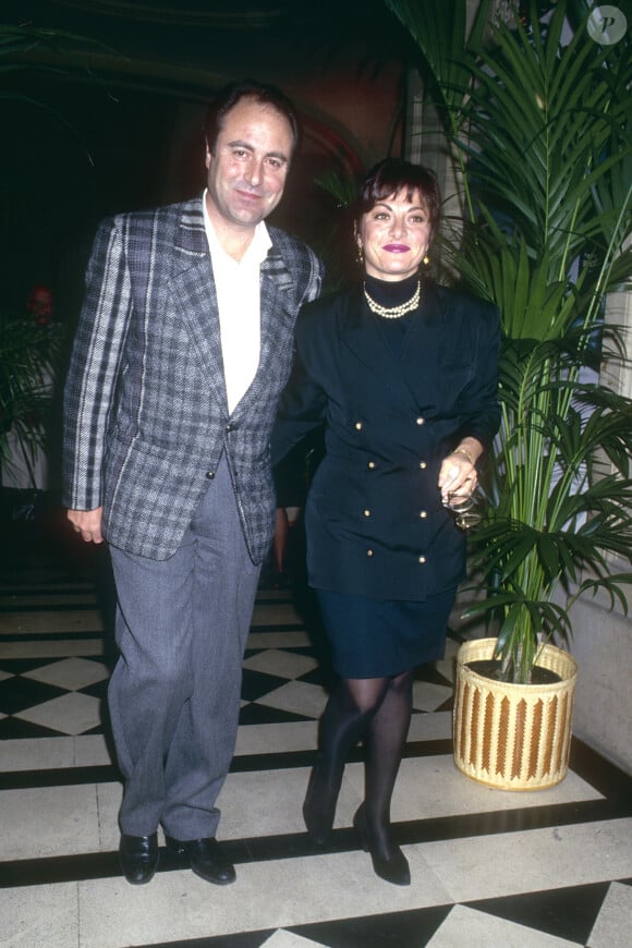 Archives - Michel Delpech et sa femme Geneviève lors du lancement du parfum Smalto à Paris en 1987