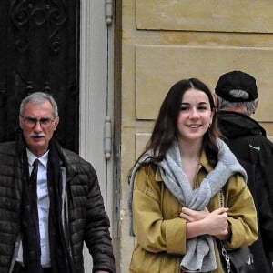 Très ému par le remariage de son meilleur ami, Hugues Aufray, 94 ans, a déclaré que ce dernier était comme "un petit frère" pour lui.


Mariage du chanteur Renaud avec sa compagne Christine, qu'il aime appeler Cerise, en reference a ses boucles d'oreilles fetiches portees ce jour, et celui de leur rencontre en 2016. Sont presents famille(s), amis, musiciens, tel Alain Lanty, pianiste, avec qui il reprendra sa tournee 'Dans mes cordes' a l'automne.