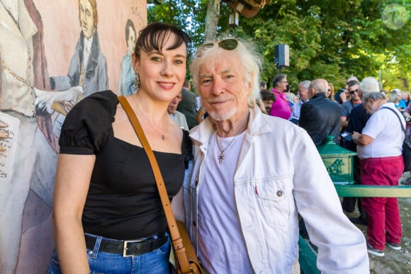 Hugues Aufray et Muriel, son épouse, lors de la séance de dédicaces annuelle "Foret Des Livres" à Chanceaux-Pres-Loches, près de Tours, en France, le 28 août 2022. Photo par Pascal Avenet/ABACAPRESS.COM