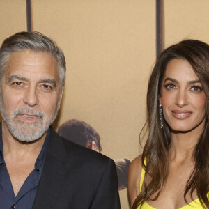 George et Amal Clooney ont investi les lieux avec leurs jumeaux, Ella et Alexander ainsi que Nelson, le petit dernier de la famille 
George Clooney and Amal Clooney - Première du film "The Boys in The Boat" à Los Angeles, le 11 décembre 2023. 