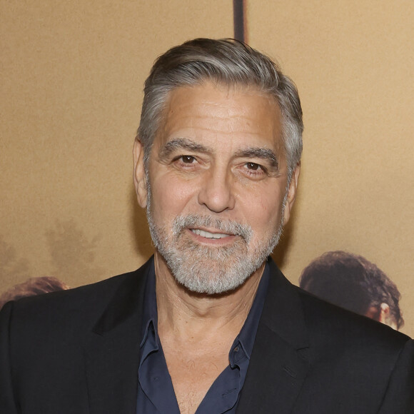 Nelson n'est autre que la boule de poils offerte par George Clooney à Amal pour un anniversaire 
George Clooney - Première du film "The Boys in The Boat" à Los Angeles, le 11 décembre 2023. 