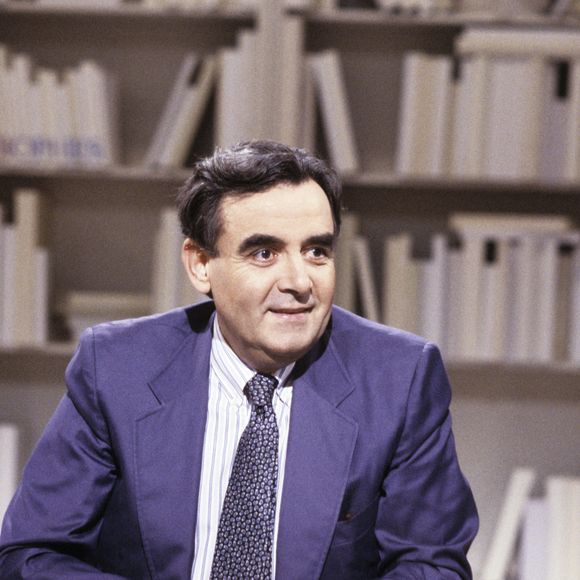Bernard Pivot sur le plateau de l'émission "Apostrophe" le 25 septembre 1987 © Michel Croizard via Bestimage