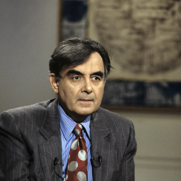 Bernard Pivot sur un plateau de télévision à Paris en avril 1992. © Michel Croizard via Bestimage