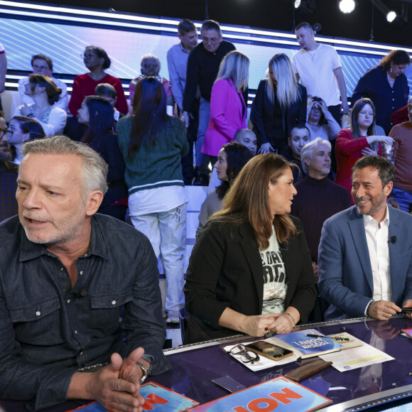 Exclusif - Jean-Michel Maire, Valérie Bénaïm, Bernard Montiel, Soukeyna, Mokhtar, Cyril Hanouna, sur le plateau de de l’émission « TPMP » présentée par C.Hanouna et diffusée en direct sur C8, Paris, France, le 02 mai 2024. © Jack Tribeca / Bestimage 