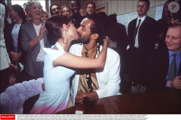 Christophe Guibbaud/ABACA. Château de Brecourt-France, 11 février 1995. Photo de bibliothèque du mariage de l'ancienne star du tennis Yannick Noah et de Heather Whyte.