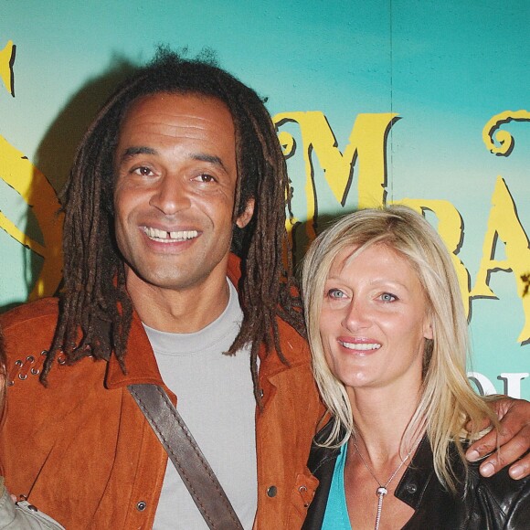 Le chanteur français Yannick Noah et son épouse Isabelle Camus assistent au spectacle du Cirque du Soleil à Boulogne-Billancourt, près de Paris, le 7 avril 2005. Photo de Giancarlo Gorassini/ABACA.