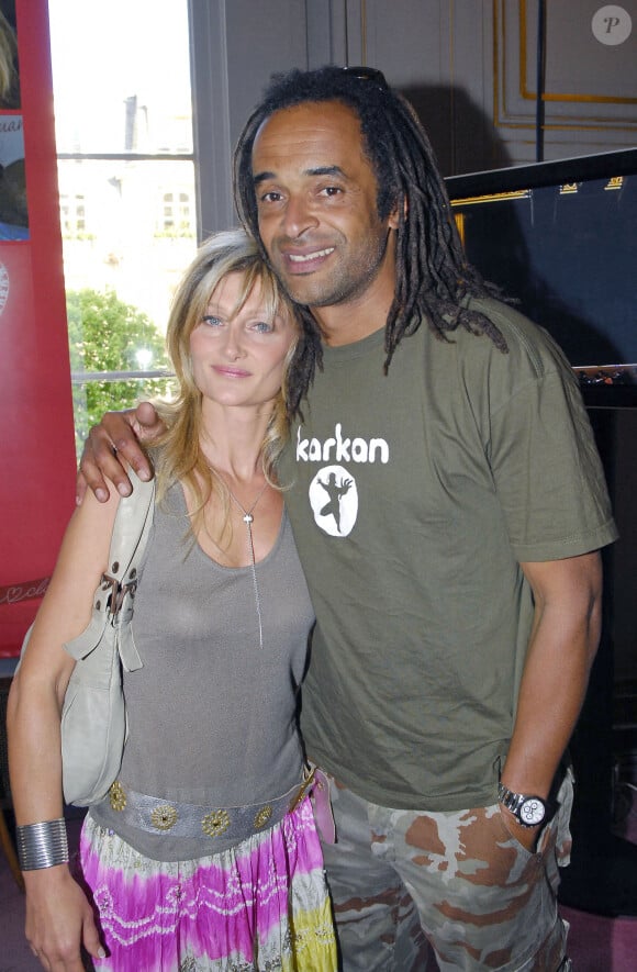 Le chanteur français Yannick Noah et sa compagne Isabelle Camus le 19 mai 2006. Photo par Bruno Klein/ABACAPRESS.COM