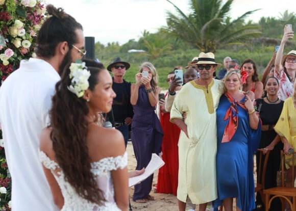 Joakim Noah, Lais Ribeiro, Yannick Noah, Cecilia Rodhe - Joakim Noah et Lais Ribeiro se sont mariés devant leurs amis et leur famille sur la plage de Trancoso au Brésil le 13 juillet 2022.