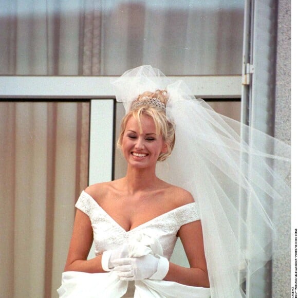 Ils se sont mariés en Corse
Adriana Karembeu lors de son mariage avec Christian Karembeu en Corse en 1998.
