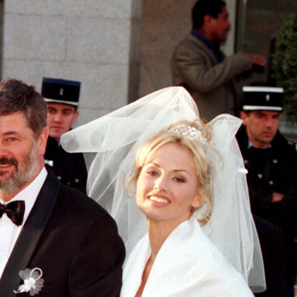 Adriana Karembeu lors de son mariage avec Christian Karembeu en Corse en 1998.