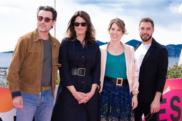 Marwan Berreni n'était âgé que de 34 ans. Depuis 2009, il donnait la réplique à Léa François et Anne Décis dans "Plus belle la vie".
Nicolas Berger-Vachon, Anne Décis, Léa Francois et Marwan Berreni assistent au photocall "Plus Belle la Vieé lors du 5ème Festival de Cannes, le 2 avril 2022 à Cannes. Photo par David Niviere/ABACAPRESS.COM