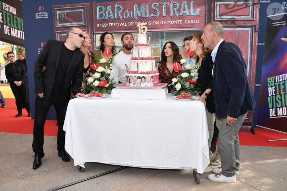 Les acteurs français Rebecca Hampton, Pierre Martot, Pauline Bression, Marwan Berreni, Fabienne Carat, Grant Lawrens, Léa Francois et Serge Dupire posent lors d'un photocall pour le 15e anniversaire de l'émission "Plus belle la vie" dans le cadre du 59e Festival de télévision de Monte-Carlo, le 16 juin 2019 à Monaco. Photo par David Niviere/ABACAPRESS.COM