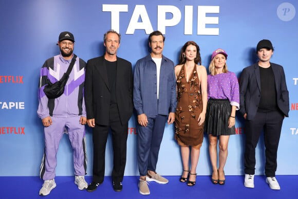 Hakim Jemili, Tristan Séguéla, Laurent Lafitte, Joséphine Japy, Camille Chamoux et Olivier Demange - Avant-première Netflix de la série "Tapie" à l'UGC Normandie Paris le 11 septembre 2023. © Coadic Guirec/Bestimage