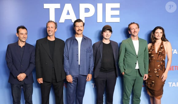 Bruno Nahon, Tristan Séguéla, Laurent Lafitte, Olivier Demangel, Guest et Joséphine Japy - Avant-première Netflix de la série "Tapie" à l'UGC Normandie Paris le 11 septembre 2023. © Coadic Guirec/Bestimage