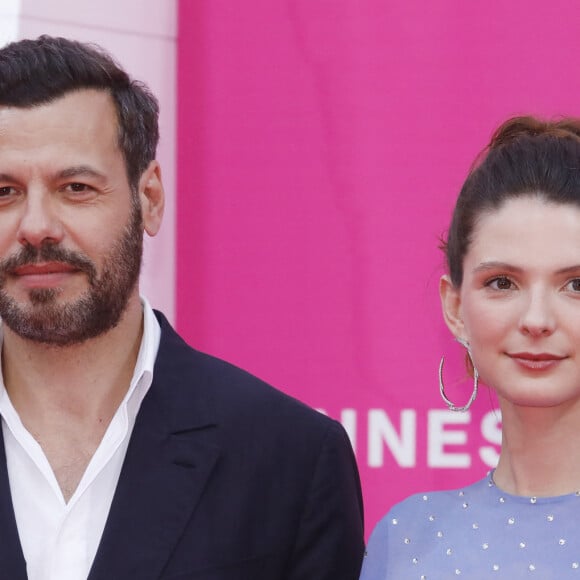 Laurent Lafitte et Joséphine Japy pour la série "Tapie" - Photocall (tapis rose) du festival Canneseries saison 6 au palais des festivals à Cannes le 16 avril 2023. © Denis Guignebourg / Bestimage 