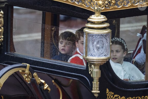 Adam Gerrard - Mirrorpix - Sortie de la cérémonie de couronnement du roi d'Angleterre à l'abbaye de Westminster de Londres La princesse Charlotte de Galles, Le prince George de Galles, Le prince Louis de Galles lors de la cérémonie de couronnement du roi d'Angleterre à Londres, Royaume Uni, le 6 mai 2023. 